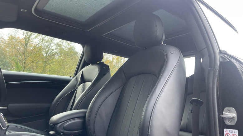 MINI Hatchback 135kW Cooper S Level 3 33kWh 3dr Auto Electric Hatchback